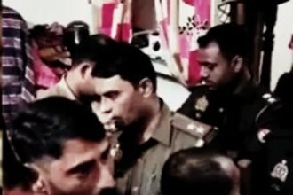 दो दरोगाओं को अवैध वसूली पड़ी भारी ग्रामीणों ने बंधक बनाकर पीटा बिना मेडिकल हुए फरार 