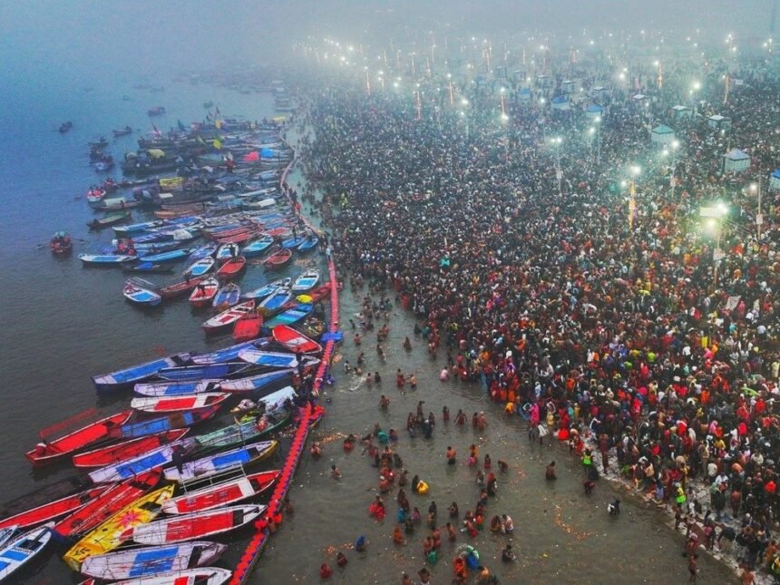 महाकुंभ 2025 मे अब तक 7 करोड़ से अधिक श्रद्धालु पहुंचे यूपी में अन्य धार्मिक स्थलों की रौनक बढ़ी 