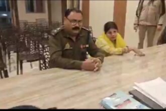 एटा में फर्जी IPS अधिकारी गिरफ्तार: SHO की सतर्कता से हुआ खुलासा... देखें Video