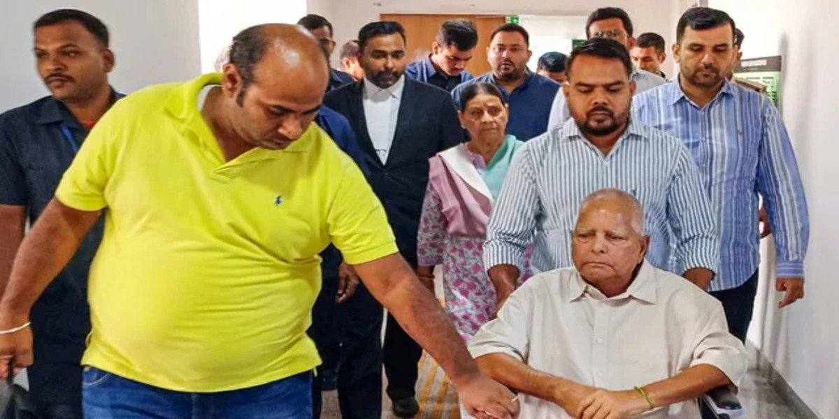 लालू परिवार की बढ़ी मुश्किलें,सीबीआई बिहार चुनाव के बीच खड़े कर रही एक दर्जन गवाह,ट्रायल अगले हफ्ते शुरू