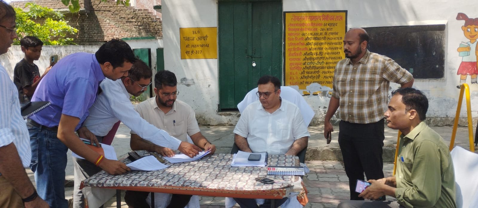 डीएम ने रामगांव में फार्मर रजिस्ट्री शिविर का लिया जायजा, 3 दिन में कार्य पूर्ण करने के निर्देश दिए 