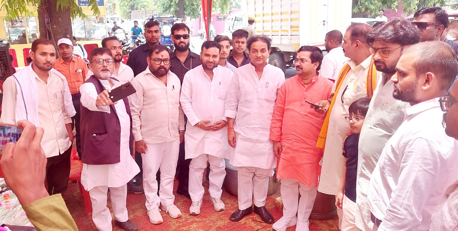 ज्येष्ठ के छठे मंगलवार पर परशुराम चौक में न्यायप्रिय पार्टी का विशाल भंडारा, हजारों भक्तों ने ग्रहण किया प्रसाद